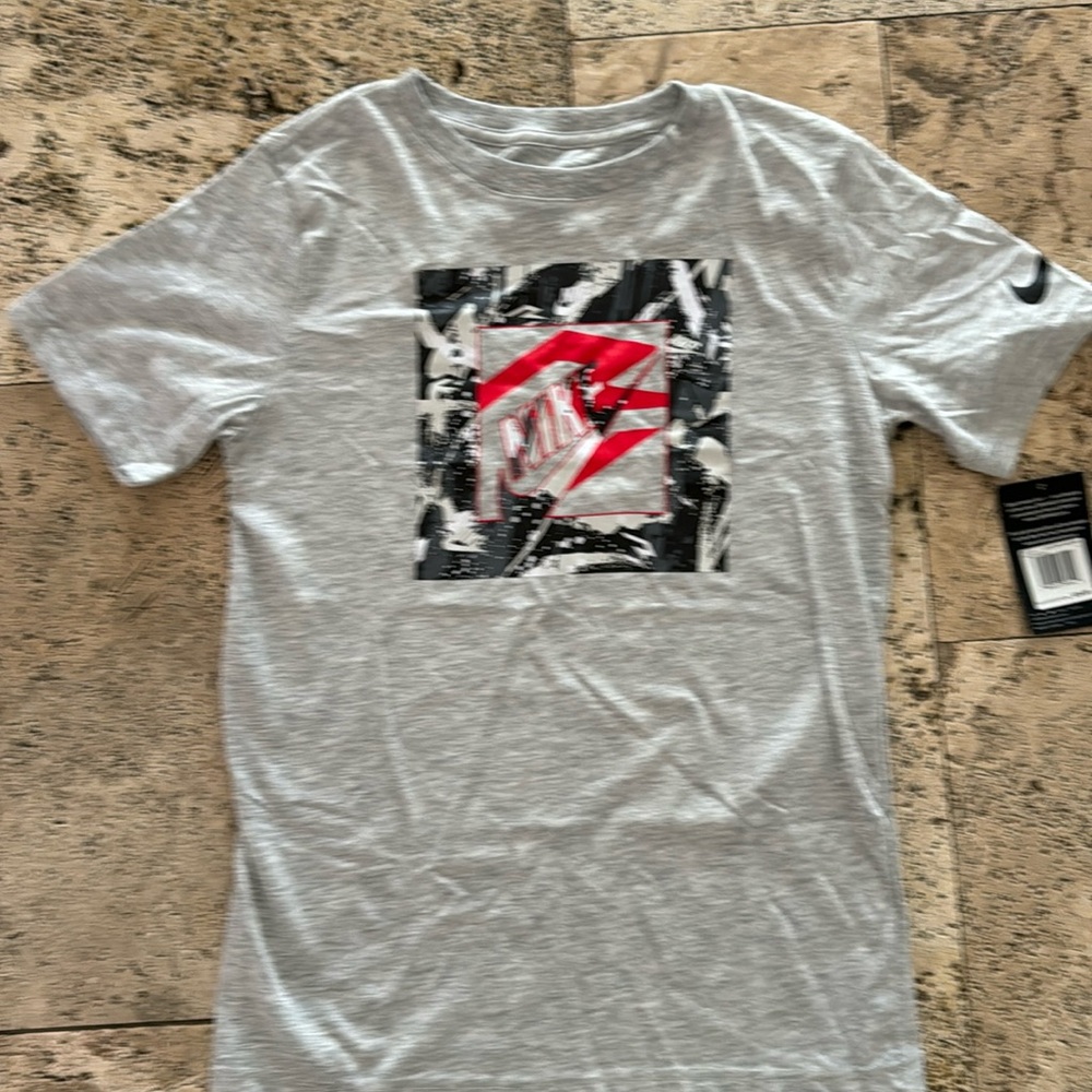 Nike boys T-shirt size size 12 to 13 large